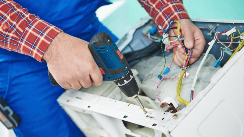 Alaşehir Esty Esty çamaşır makinesi kart tamiri – Su almama arızası orijinal parça ile giderildi. - Teknik servis örneği